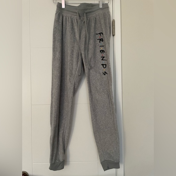 SET! EUC SUPER-SOFT FRIENDS MATCHING SWEATSHIRT AND SWEATS XS WOMEN Licensed - Picture 6 of 7
